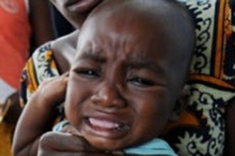 Côte d'Ivoire : En visite chez sa petite amie, il s'assoit  sur un bébé de 2 mois pour l'étouffer ! 